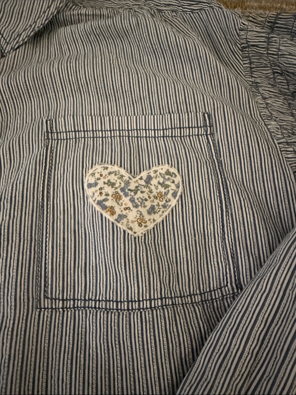 Pilcro buttondown shirt with floral heart - Picture 2 of 4